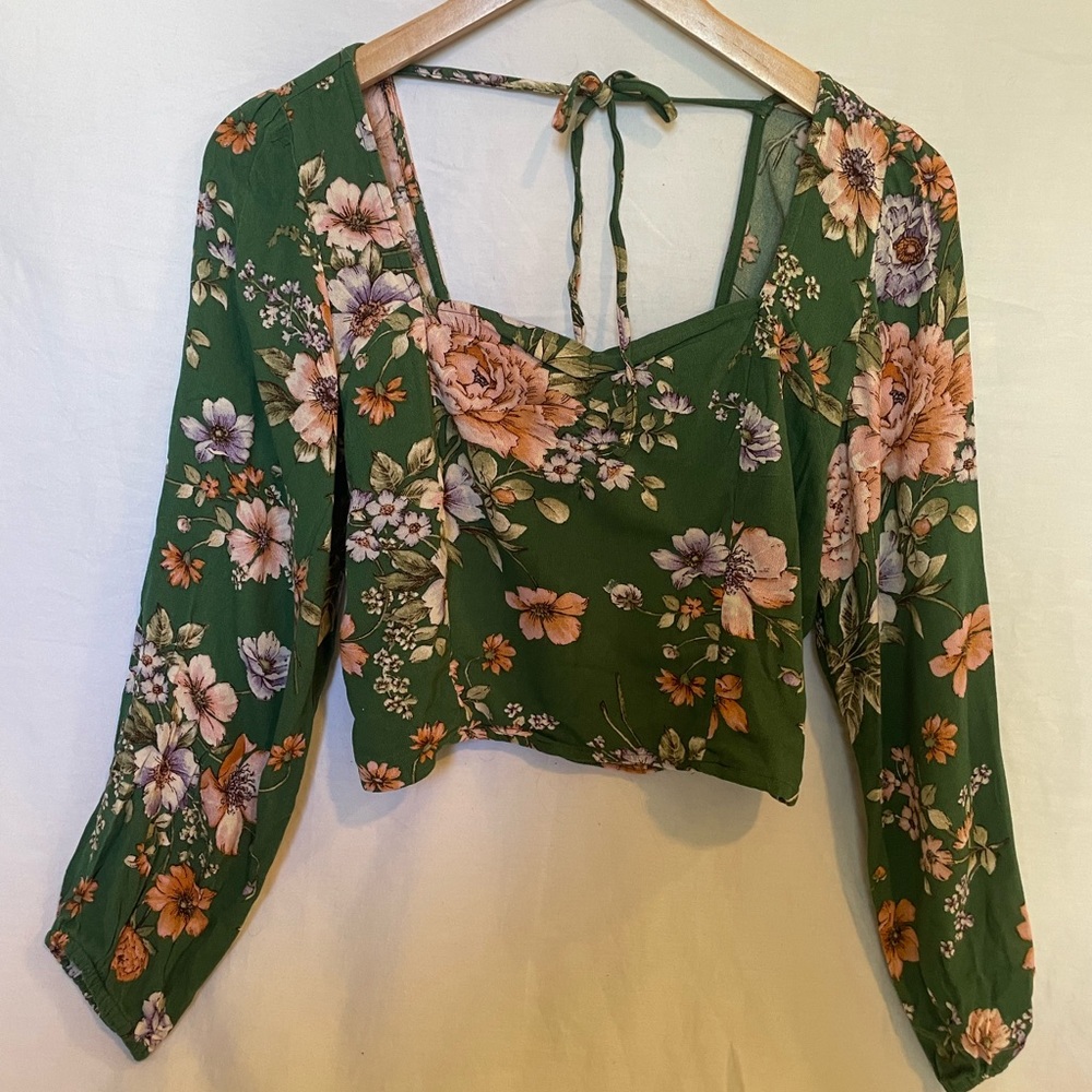 AMERICAN EAGLE CROPPED TOP